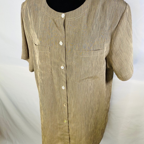 Women’s Top - Picture 2 of 2